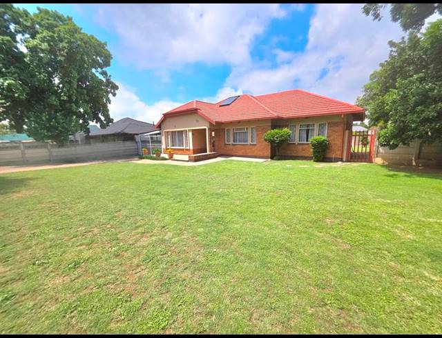 4 BEDROOM HOUSE FOR SALE IN PARKDENE
